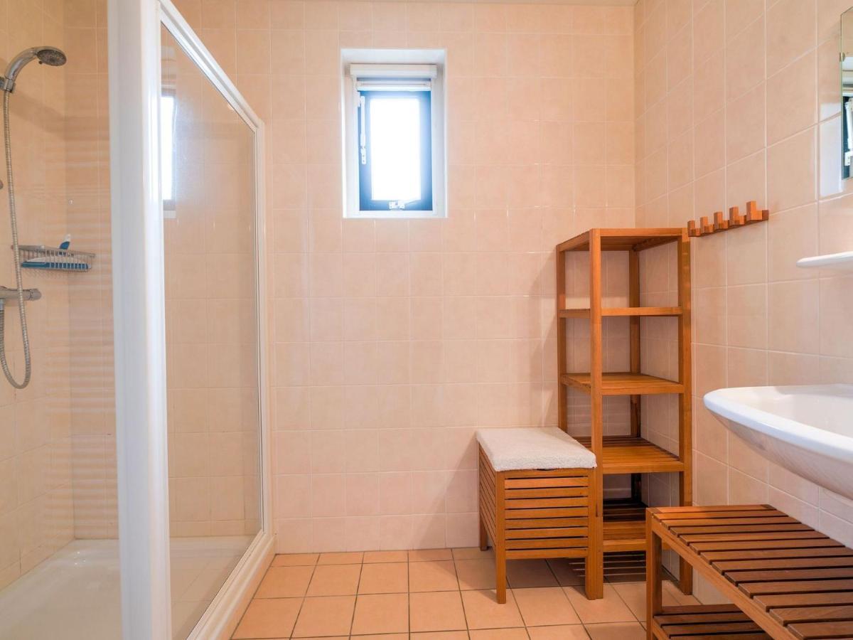Serene Holiday Home In Gaasterl N Sleat Sondel Extérieur photo